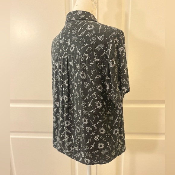 Hot Topic The Craft Witchy Symbols Black Boxy Crop Button Up Shirt Occult Large - Picture 7 of 16